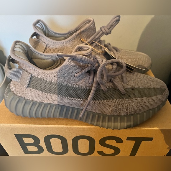 GREY YEEZY BOOST 350 V2 (NWT) - Picture 6 of 12